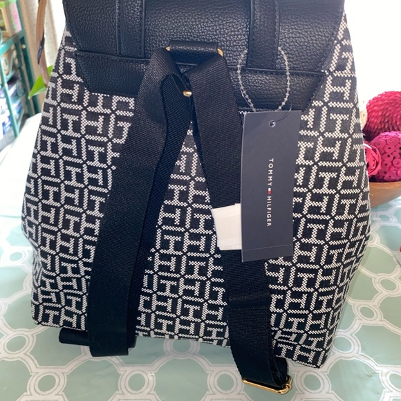 Tommy Hilfiger Women’s Chloe II Flap Backpack Black/White